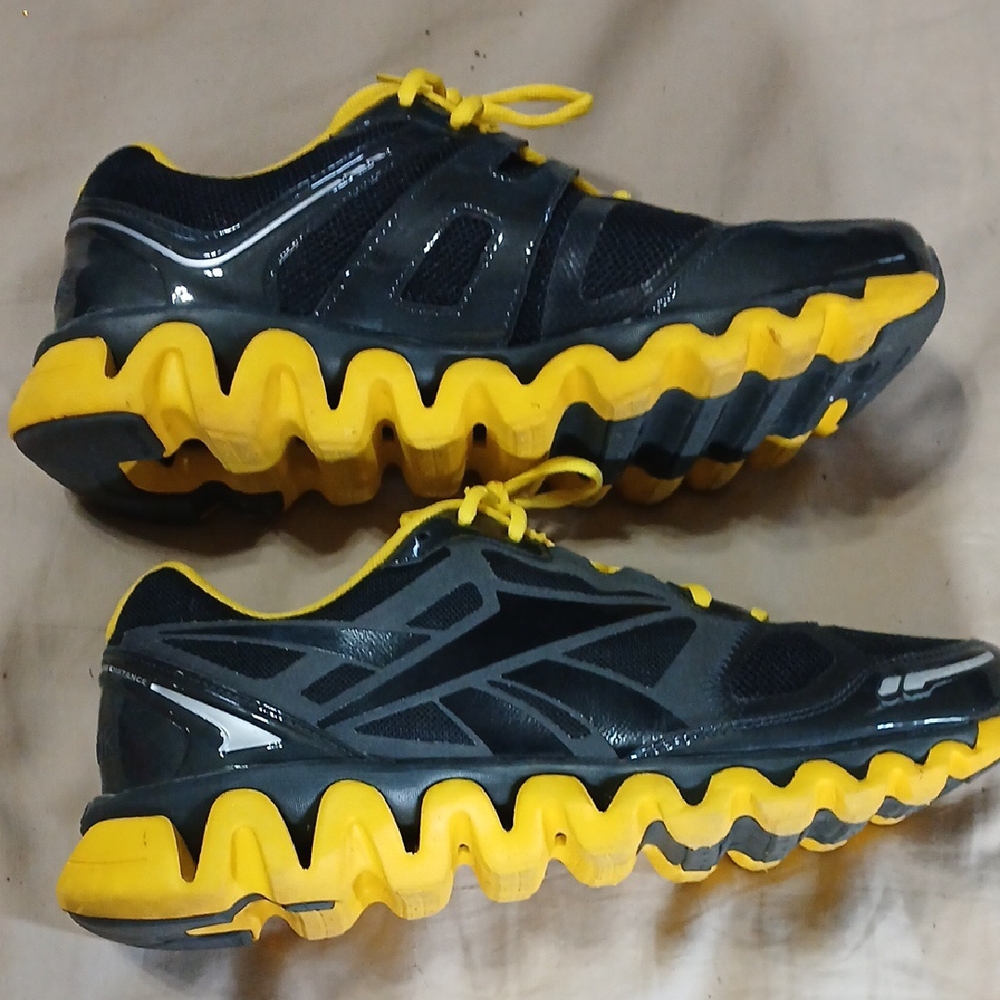Reebok Men's Black and Yellow Running Shoes